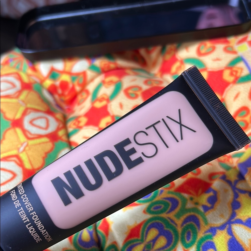 NUDESTIX Nude 2 tinted cover foundation - Picture 11 of 15